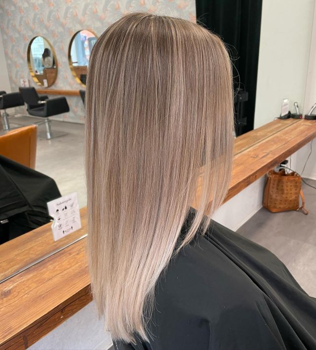 от arbuti с ♡ | online termine www.arbuti.com.... @olaplex @olaplexdeutschland#münchen #maxvorstadt #arbutihairsalon #arbuti #friseur #beigeblond #bestofbalayage #naturblond #instamünchen #instamunich #ombrehair #friseurmünchen #arbuti #olaplex #balayage #ombre #glynt #haircolor #schwabing #olaplex #miasanmia #haare #brunette #vorhernachher #hair #munich #hairstyle #curlyhair #minga #schwabing #brownhair #hairstyle #münchenfriseur #fashion