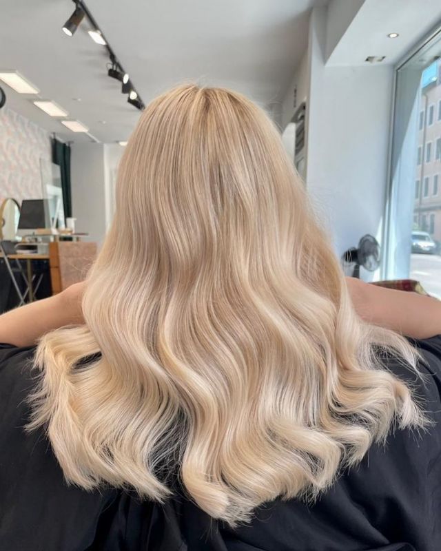 от arbuti с ♡ | online termine www.arbuti.com.... @olaplex @olaplexdeutschland#münchen #maxvorstadt #arbutihairsalon #arbuti #friseur #beigeblond #bestofbalayage #naturblond #instamünchen #instamunich #ombrehair #friseurmünchen #arbuti #olaplex #balayage #ombre #glynt #haircolor #schwabing #olaplex #brunette #vorhernachher #hair #munich #hairstyle #curlyhair #schwabing #brownhair #hairstyle #münchenfriseur #blond