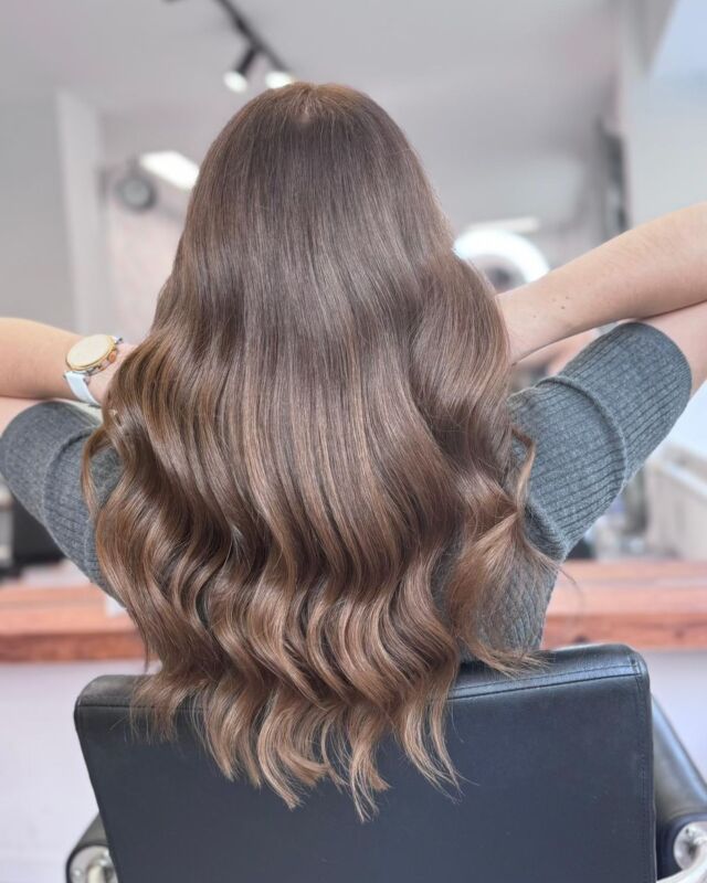Nachher/Vorherby arbuti mit ♡ | online termine www.arbuti.com.... @olaplex @olaplexdeutschland#münchen #maxvorstadt #arbutihairsalon #arbuti #friseur #beigeblond #bestofbalayage #naturblond #instamünchen #instamunich #ombrehair #friseurmünchen #arbuti #olaplex #balayage #ombre #glynt #haircolor #schwabing #olaplex #miasanmia #haare #brunette #vorhernachher #hair #munich #hairstyle #curlyhair #minga #schwabing #brownhair #hairstyle #münchenfriseur #fashion